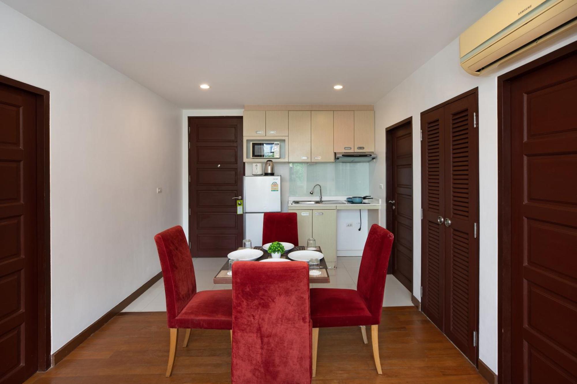 Icheck Inn Residences Patong Exterior photo